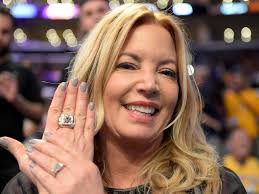 Jeanie Buss says she is not trying to lure Phil Jackson back to the Lakers  - Silver Screen and Roll