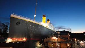 Our museum is curators of one of the largest collections of authentic titanic artifacts and guardians of 2,208 passengers and crew stories. Titanic Museum Eisberg Aus Pappmache Steuerbord Voraus Gesellschaft Faz
