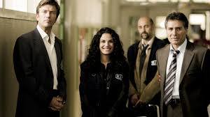 L'équipe de gilles saganc accueillera une nouvelle recrue, une scientifique aussi talentueuse que charmante. Tv Time R I S Police Scientifique Tvshow Time