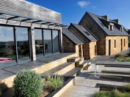 Une Longere Bretonne Devenue Maison Contemporaine Maison Contemporaine Agrandissement Maison Maison Moderne