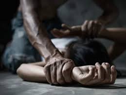 father of two rape 10 year old girl in gujarat insert rod in private parts  police arrest jharkhand native गुजरात में 10 साल की बच्ची का किडनैप करके  रेप, प्राइवेट पार्ट में