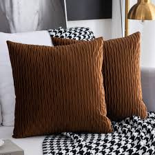 Lampade e portariviste chi ogni tanto si concede qualche ora di lavoro sul divano o preferisce accomodarsi a leggere , ha bisogno di uno spazio che si adatti a queste abitudini. Gspirit Cuscini Divano 4 Pack Timbratura D Oro Morbido Cuscini Decorativi Federe Cuscini Divano 45x45 Cm