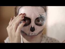 как сделать костюм на хэллоуин в домашних условиях видео Makiyazh Na Helloween Mozhno Delat V Domashnih Usloviyah Statya Soderzhit Belee Idej Dlya Sozdaniya Takih Ob Makiyazh Na Hellouin Strashnyj Makiyazh Na Hellouin Makiyazh