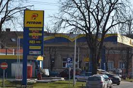 Compania petrom a majorat joi încă o dată preţul benzinei, a doua oară săptămâna aceasta şi a şasea scumpire aplicată în ultimele şase săptămâni. CarburanÈ›ii S Au Scumpit Cu Aproape 50 De Bani In DouÄƒ Luni Vezi Tarifele Din Oradea Bihon