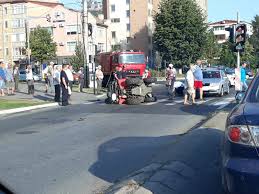 Poliţişti din cadrul secţiei 3 craiova au efectuat, ieri, semnal regulamentar de oprire unui autoturism, condus pe bulevardul decebal. Accident La Giratoriul Din Zona GÄrii Deva Stiri Din Judetul Hunedoara