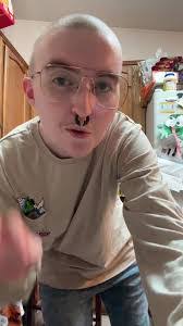 Lee Hucker's Instagram, Twitter & Facebook