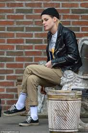 Résultat de recherche d'images pour "kristen stewart smoking"