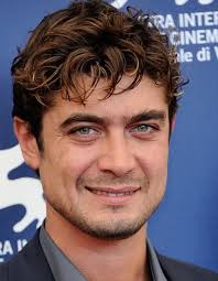 Riccardo scamarcio 41 anni, 13 novembre 1979 (scorpione), andria (italia) dettagli biografia, filmografia, premi, news e rassegna stampa. Riccardo Scamarcio Rotten Tomatoes