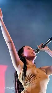 Noah Cyrus Nipples On Stage - Fappenist