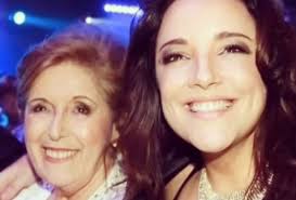 Ana Carolina emociona com homenagem à mãe, que faria 87 anos