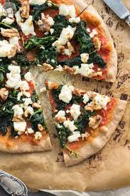 Vollkorn Pizza Mit Spinat Feta Und Walnussen Rezept Vollkorn Pizza Vollkorn Rezepte