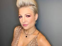 Tam w promieniach słońca eksponowała ciało w skąpych strojach kąpielowych, a nawet topless. Magda Narozna Z Pieknych I Mlodych Zastanawia Sie Nad Zmiana Swojego Wygladu Jak Zareagowali Internauci