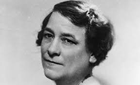 Eva Cote's Instagram, Twitter & Facebook