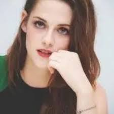 Elena Weeks's Instagram, Twitter & Facebook