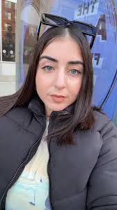 I hate seeing beautiful girls with thick black lip liner😒is it just me or ?