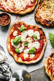 Easy Grilled Pizza Recipe In 2020 Grilled Pizza Bbq Recipes Easy Grilled Pizza