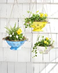 A master gardener offers suggestions on different kinds of garden containers. 10 Creative Diy Garden Planters Made From Upcycled Finds Diy Planter Box