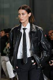 Bella Hadid Is Wearing A Tie And So Should You Bella Hadid Outfits Fashion Bella Hadid Style