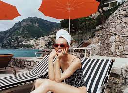 Kanga moko tako lainii nooooma, chura waanzisha mchezo mpya wakushikana msambwanda ndani ya kanga moko, bahati sambwanda na kanga moja. Kangamoja Wanene Finaaseda