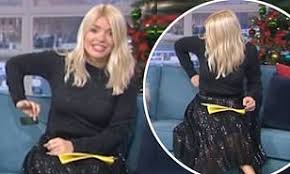 See more ideas about holly willoughby, willoughby, holly willoughby legs. Holly Willoughby Suffers A Wardrobe Malfunction Live On This Morning Daily Mail Online