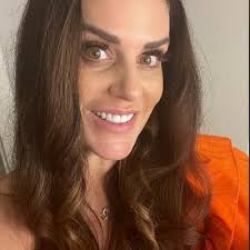 Tracey Ellis (@traceylrellis)