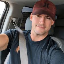 Travis Shay (@s3shay)