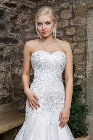 Der bleib treu outlet store in lüneburg ist der perfekte ort für alle, die verzweifelt auf der suche nach dem passenden brautkleid für den großen tag sind. Missgermany Collection Bei Bleib Treu In Luneburg Missgermany Dress