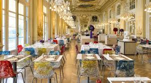 Paris 7e Le Restaurant Du Musee D Orsay 1 Rue De La Legion D Honneur Les Nouvelles Chaises Aussi Sont Des Oeuv Musee D Orsay Paris Cafe Paris Restaurants