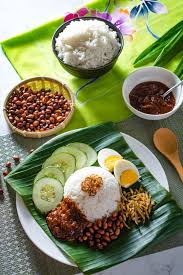 Nasi goreng, telur hancur & ayam masak kicap dan kerabu mangga. 86 Malaysian Food Ideas Malaysian Food Food Asian Recipes