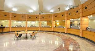 Ed è tornato più volte agli onori della cronaca per i scandali, finanziari e non, in cui è stato coinvolto in passato: Non Solo Ior Finanza E Scandali All Ombra Del Vaticano Il Primato Nazionale
