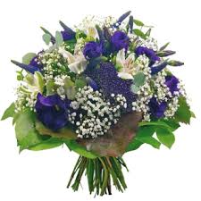 Faites livrer un magnifique bouquet de fleurs de saison en toutes occasions. Livraison Fleurs Deuil Bouquet Bleu Et Blanc Ouessant