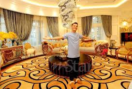 Yang hormat dato' sri aliff syukri bin kamarzaman, ssap, dimp (lahir 3 april 1987) merupakan salah seorang anak kepada pengasas produk kosmetik sendayu tinggi, rozita binti ibrahim. Selain 30 Bilik Mahligai Aliff Syukri Turut Mempunyai Surau Gim Bilik Kebal Hiburan Mstar