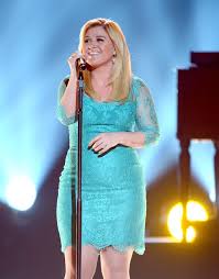 Kelly Clarkson S Really Bad Dress At The Acm Awards Lainey Gossip Lifestyle