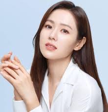 So gorgeous Son Ye-jin 😍