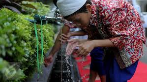 Manfaat wudhu secara medis salah satunya adalah pencegahan mulut dari penyakit. 5 Manfaat Wudhu Yang Perlu Kita Ketahui Citizen6 Liputan6 Com