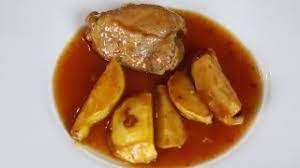 Se pune zahărul la caramelizat, apoi se stinge cu apă și se lasă să fiarbă până se topește. Mancare De Gutui Cu Pulpe Superioare De Pui Youtube