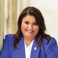 Stacy Denham's Instagram, Twitter & Facebook