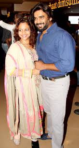 R Madhavan With Wife Sarita Birje Bollywood Couples Bollywood Celebrities Bollywood