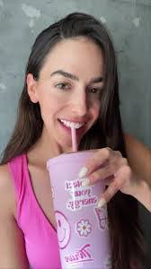 Melissa Meade's Instagram, Twitter & Facebook