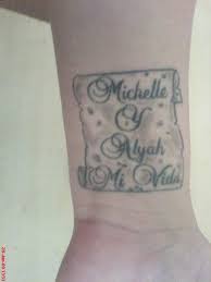 Die tätowierungen mit kindernamen werden am häufigsten von eltern gemacht, welche den namen ihrer kinder diese arten von tätowierungen sind das beste beispiel für zuneigung. Beste Text Und Schrift Tattoos Tattoo Bewertung De Lass Deine Tattoos Bewerten