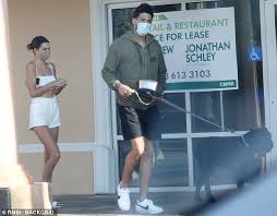 Kyle kuzma and winnie harlow are too cute! Kendall Jenner Steps Out With Rumored Boyfriend Devin Booker In Malibu In 2021 Devin Booker Kendall Jenner Devin Booker Girlfriend