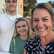 Pro tip for every kitchen ❤ When to add add food to boiling water Pasta Add  once water is boiling, Needs full cook. Potatoes Start in cold water.  Brings even cooking. Vegetables