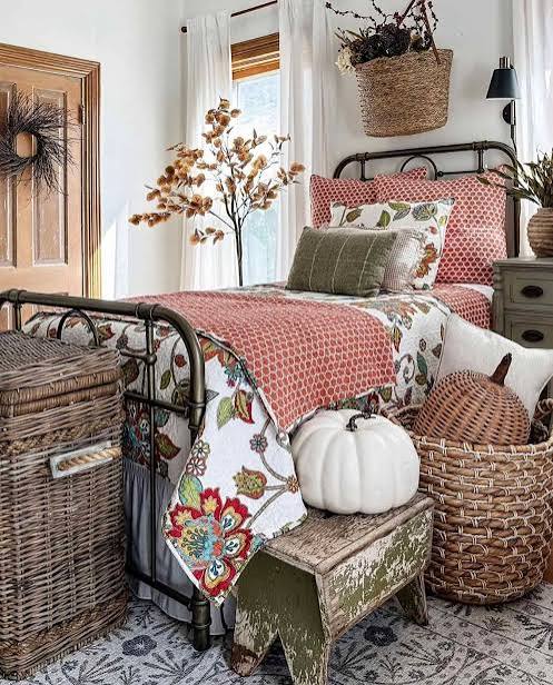 21 Best Farmhouse Bedroom Decorating Ideas You'll Love For Fall