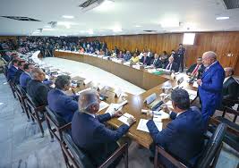 Plenário do Senado Federal com parlamentares em atividade em Brasília.
