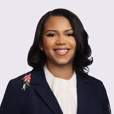 Alana Glover's Instagram, Twitter & Facebook