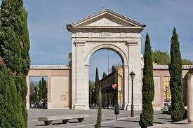 En las faldas del cerro de la vera cruz, y reflejándose en las aguas del henares ¿dónde tan floridos ingenios en artes, medicina y teología? Alcala De Henares Que Ver En Alcala De Henares Y Como Llegar Desde Madrid