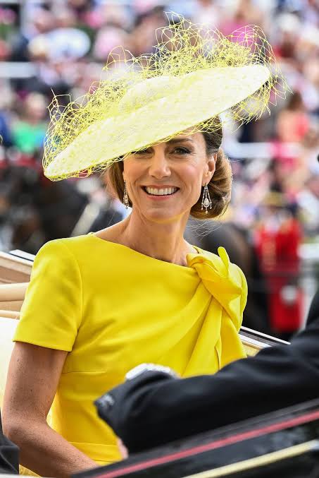 Princess Kate and mother Carole Middleton share special moment that sums up their bond - The Mirror US