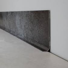 Ma Plinthe Deco Enfin Des Plinthes Decoratives Pas Cher Et Faciles A Poser Plinthes Idees Plinthes Et Diy Decoration