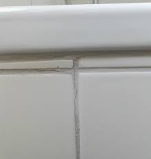 Mit fachgerecht verlegten fliesen entsteht ein zuhause, das zu ihnen passt und auch von ihren gästen geschätzt wird. Fliesenleger Tauscht Gerissene Fliesen Und Fugen Passivhaus Bautagebuch