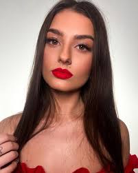 Aleksandra Toczek Beauty added...